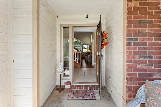 doorway to property with covered porch