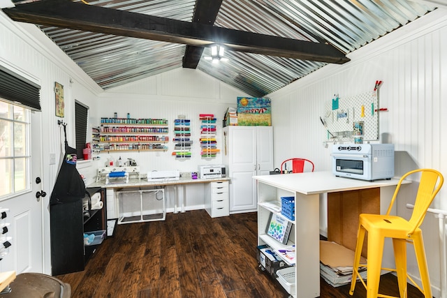 kitchen with vaulted ceiling with beams, a kitchen breakfast bar, dark wood-type flooring, and kitchen peninsula