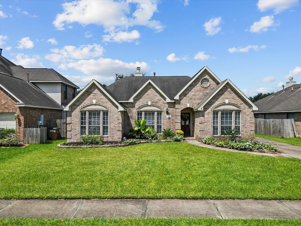 view of front of house with a front yard