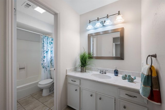 full bathroom featuring tile patterned flooring, vanity, shower / tub combo with curtain, and toilet