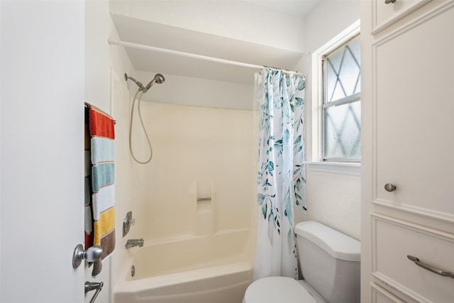 bathroom featuring toilet and shower / tub combo