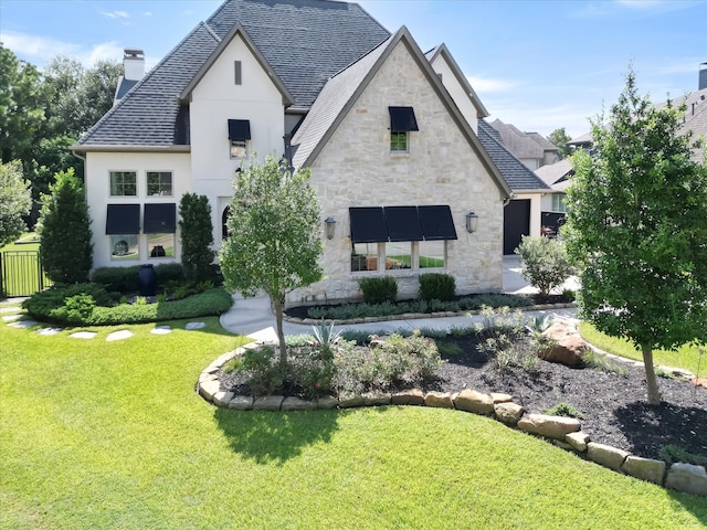 view of front of home with a front lawn