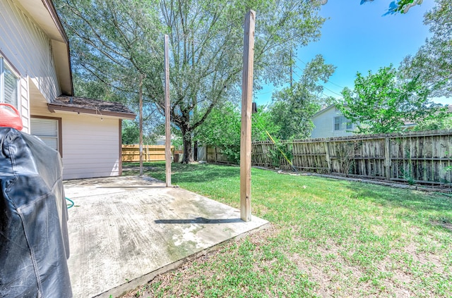 view of yard with a patio