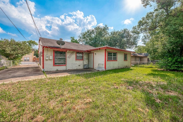 view of front of property with a patio and a front lawn