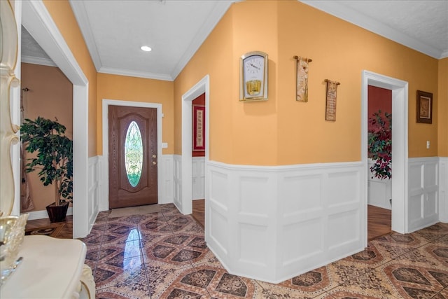 foyer with crown molding