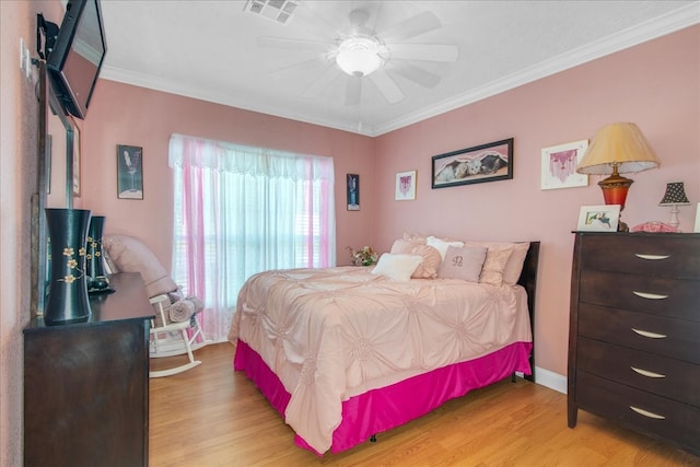 bedroom with light wood-type flooring, crown molding, and ceiling fan