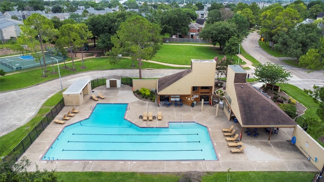 view of swimming pool