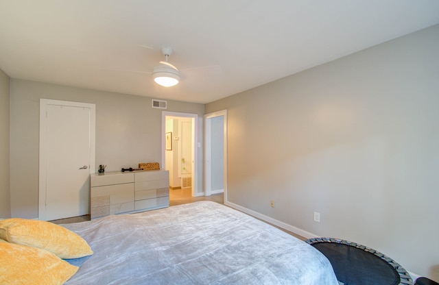 bedroom with ensuite bath and ceiling fan