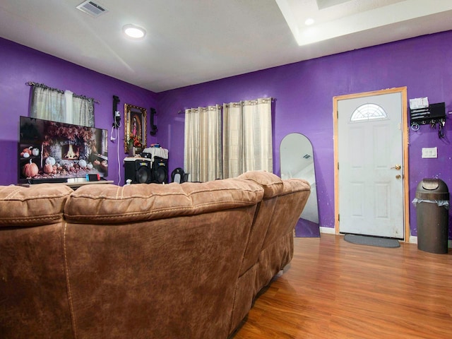 living room featuring wood finished floors, recessed lighting, baseboards, and visible vents