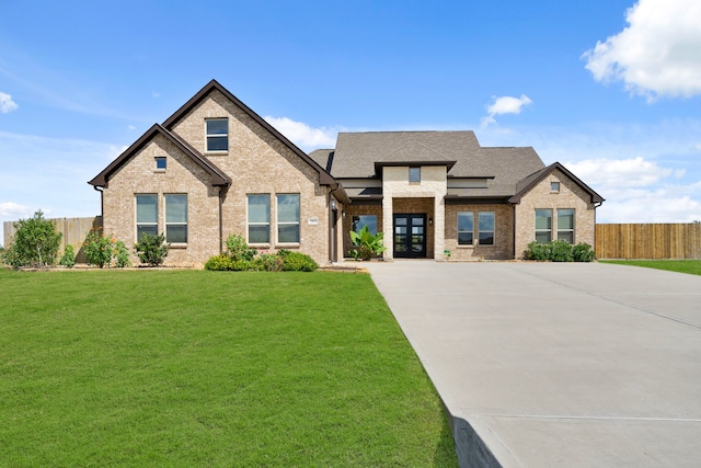 view of front facade featuring a front lawn