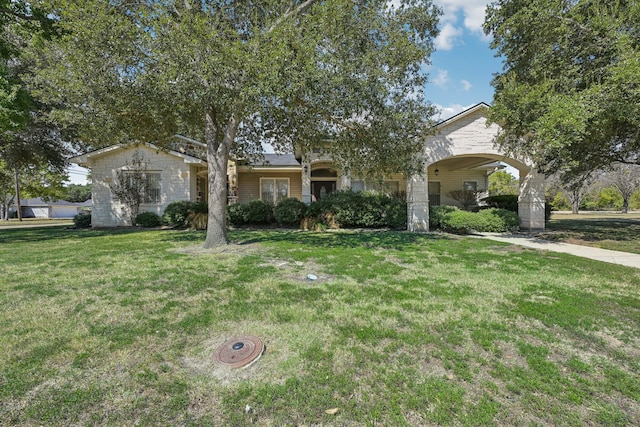 view of front facade with a front lawn