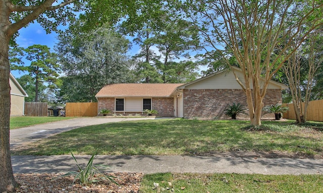 ranch-style home with a front yard