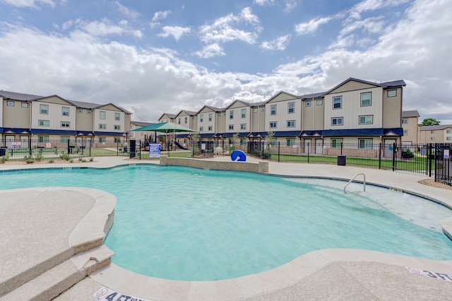 view of swimming pool