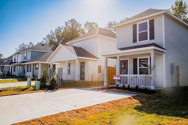 view of front of house featuring a front lawn and covered porch