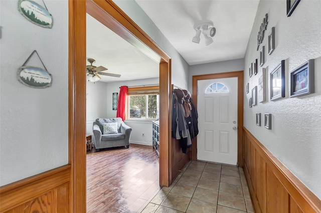 entryway featuring light hardwood / wood-style floors and ceiling fan