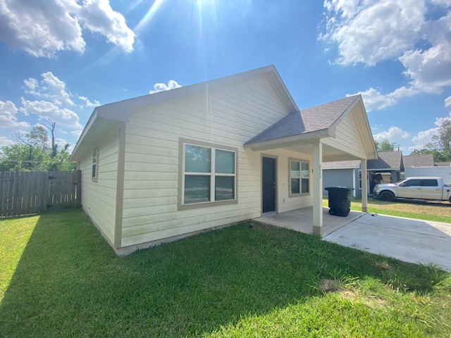 view of front of home with a garage and a front lawn