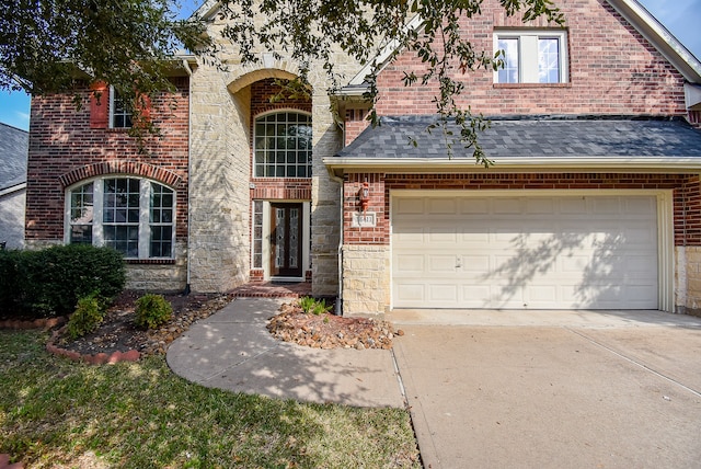 view of front facade featuring a garage