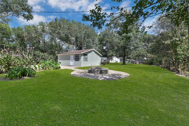 view of yard featuring a patio area