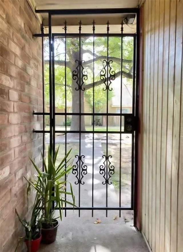 doorway to outside with concrete flooring