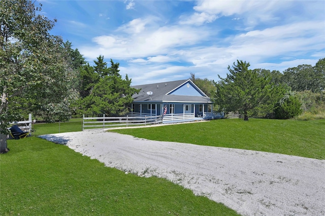 farmhouse inspired home featuring covered porch and a front lawn