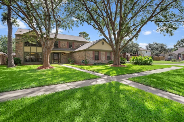 view of front of house featuring a front lawn