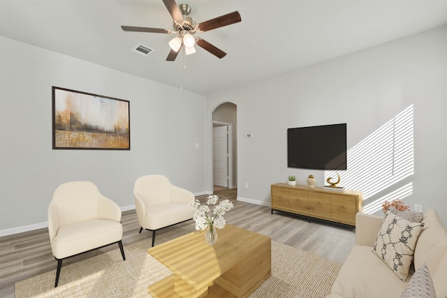 living room featuring light wood-type flooring and ceiling fan