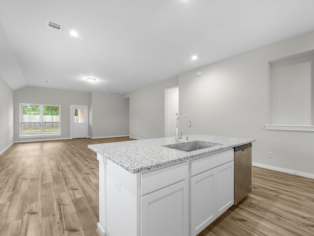 kitchen featuring sink, a kitchen island with sink, light hardwood / wood-style floors, white cabinets, and stainless steel dishwasher