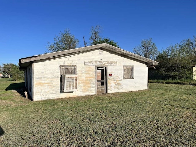 903 Mercer St, Quanah, TX 79252 - view of outbuilding with a lawn