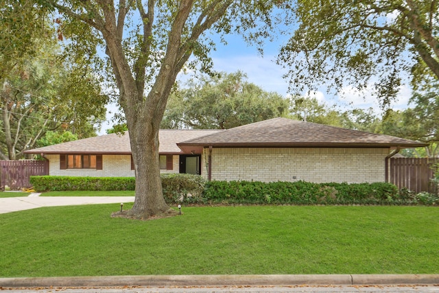 ranch-style home with a front yard