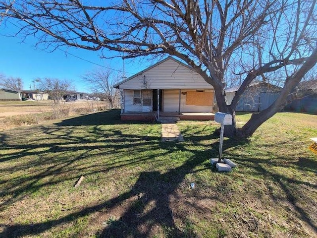 view of front of property with a front yard