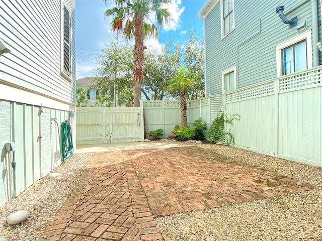 view of yard featuring a patio