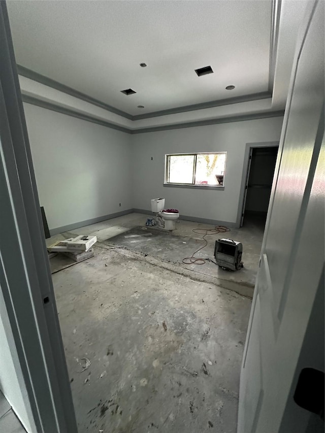 5526 Maywood Dr, Houston, TX 77053 - unfurnished room featuring a tray ceiling and baseboards