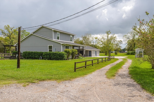 view of front of home featuring a front yard