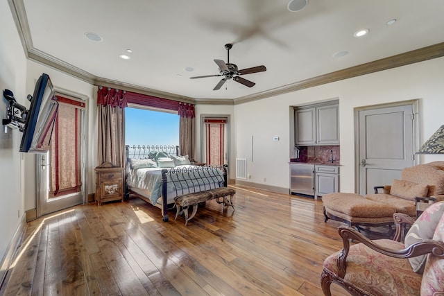 bedroom with ornamental molding, light hardwood / wood-style floors, and ceiling fan