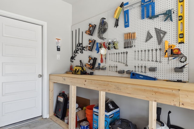 room details featuring a workshop area