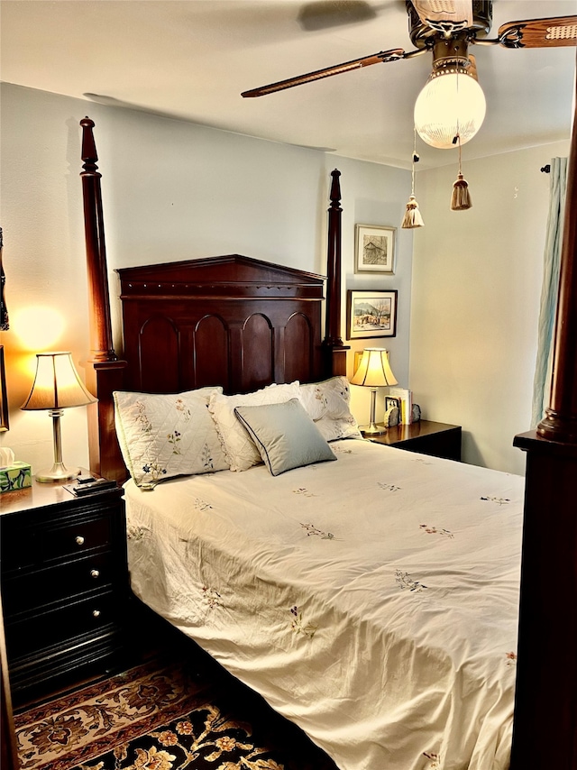 bedroom featuring ceiling fan