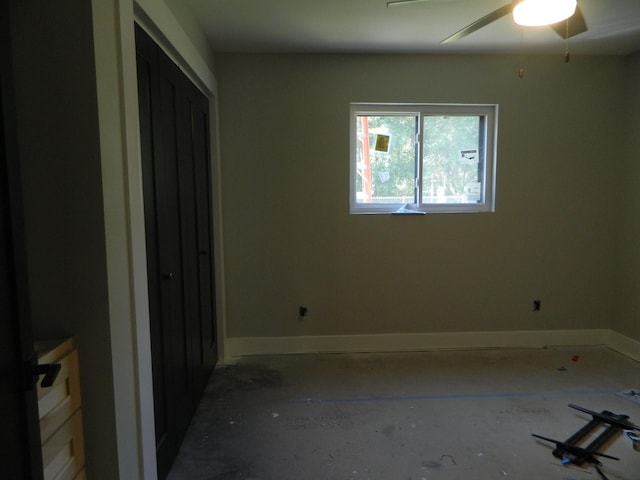 unfurnished bedroom featuring ceiling fan and baseboards