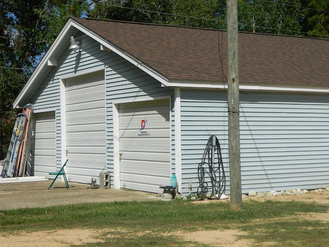 view of detached garage