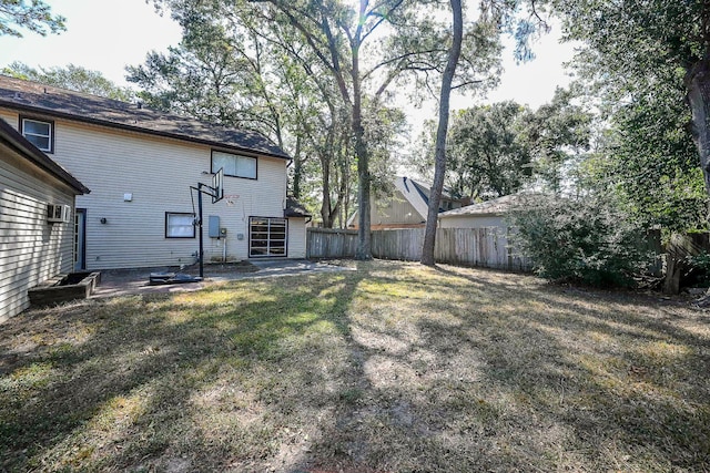 view of yard featuring a patio