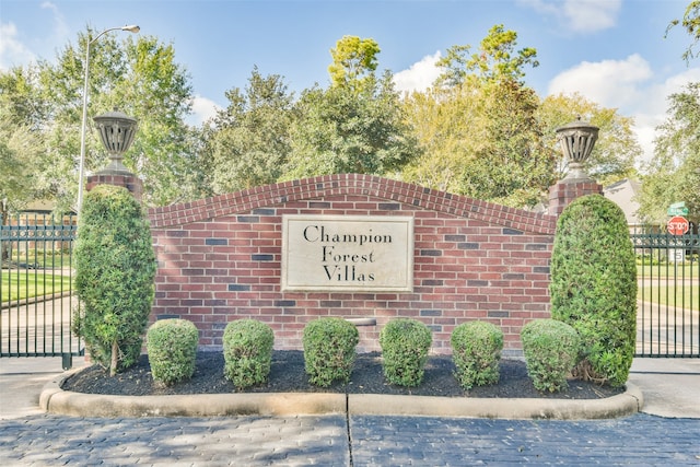 view of community / neighborhood sign