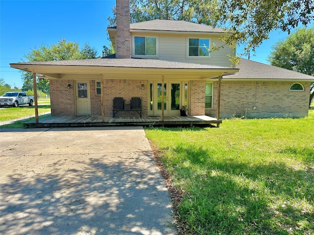 view of front facade featuring a deck and a front lawn