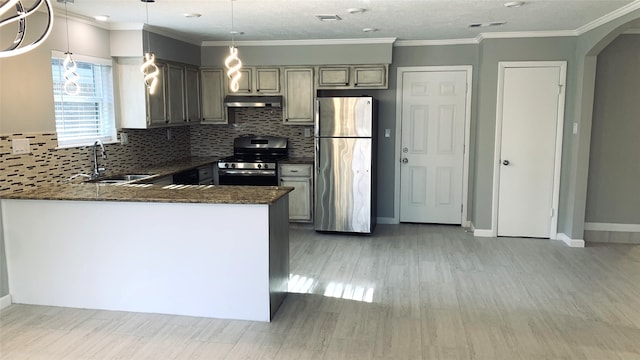 kitchen with pendant lighting, sink, kitchen peninsula, gray cabinetry, and stainless steel appliances