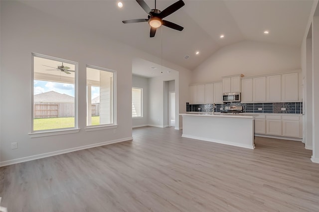 910 Rosewood Trl, Beasley, TX 77417 - kitchen featuring open floor plan, stainless steel appliances, a healthy amount of sunlight, and ceiling fan
