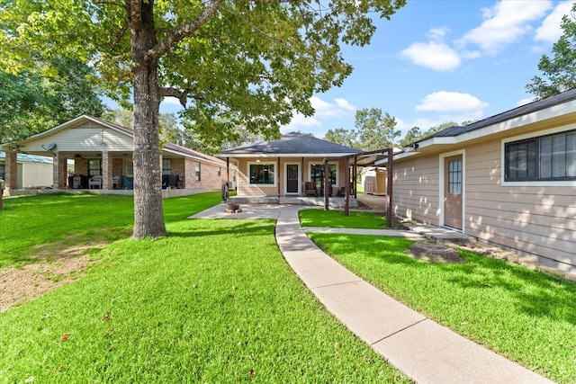 view of front of house featuring a patio area and a front yard