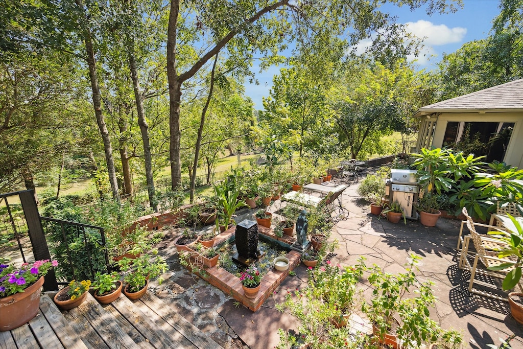 view of yard with a patio