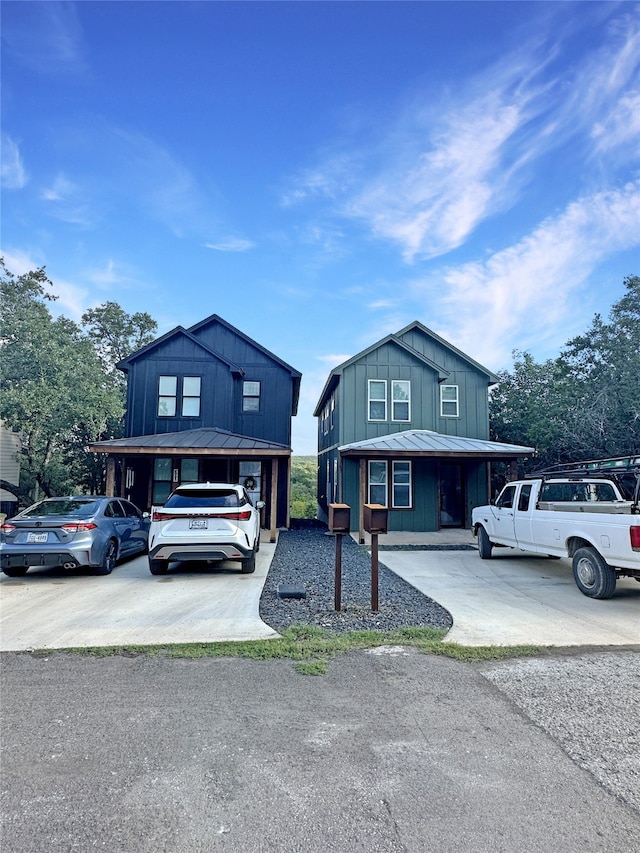 view of front of property