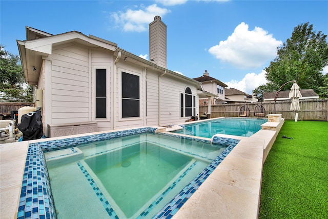 view of swimming pool featuring a yard