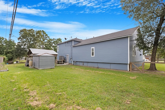 view of yard with a storage shed