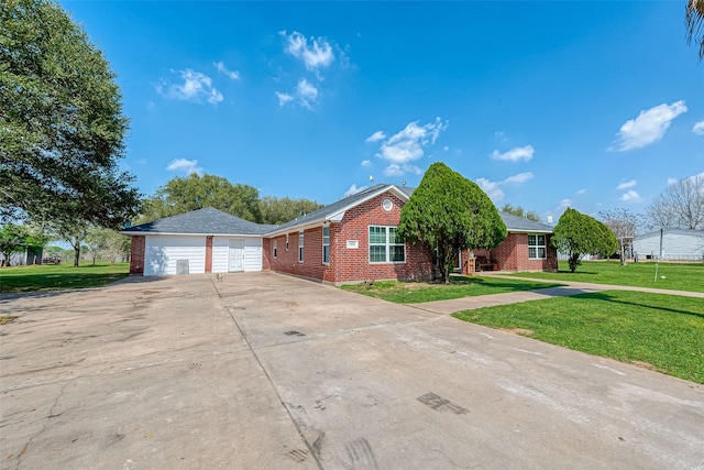 single story home with a front yard