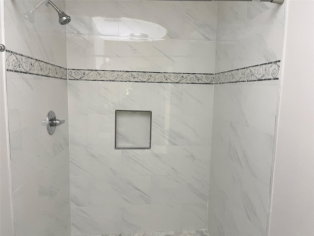 bathroom featuring tiled shower